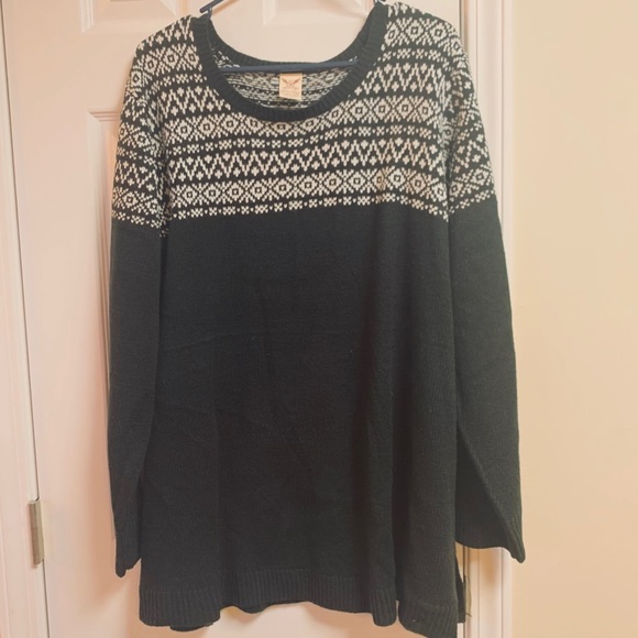 Faded Glory Sweaters - Faded Glory sweater skits at waist round neck Faded Glory Sweaters - Faded Glory sweater skits at waist round neck